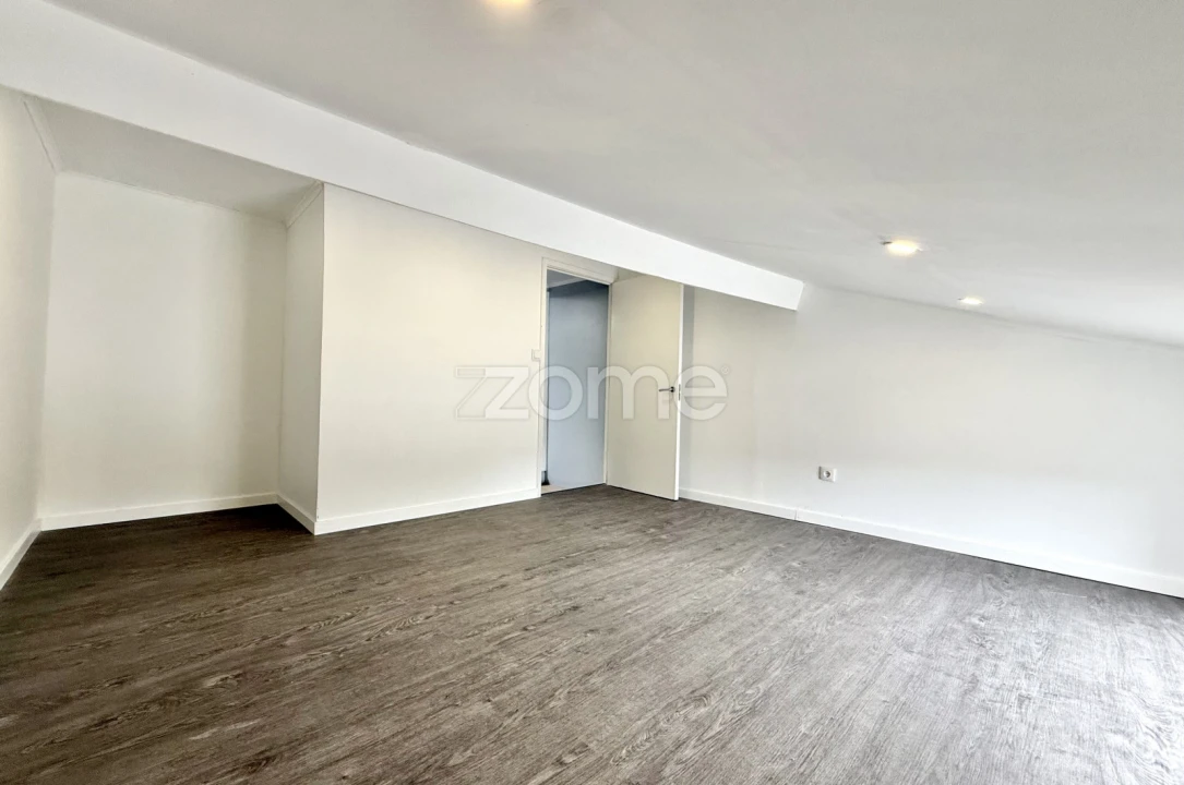 Moradia T4 para Venda em Arrifes Foto 32