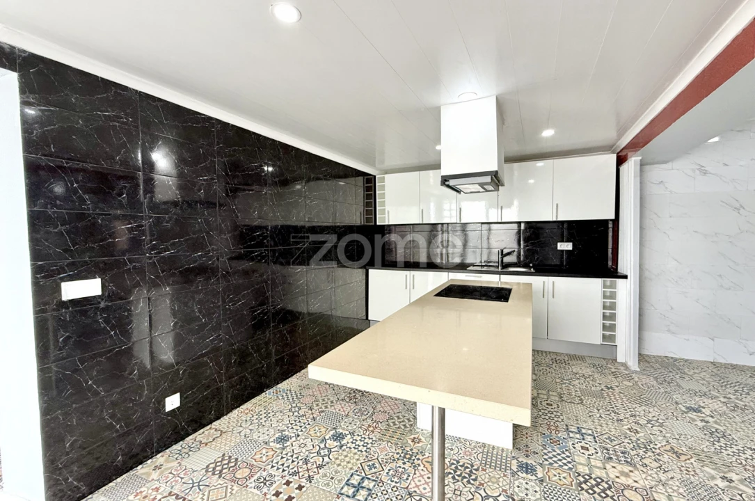 Moradia T4 para Venda em Arrifes Foto 14