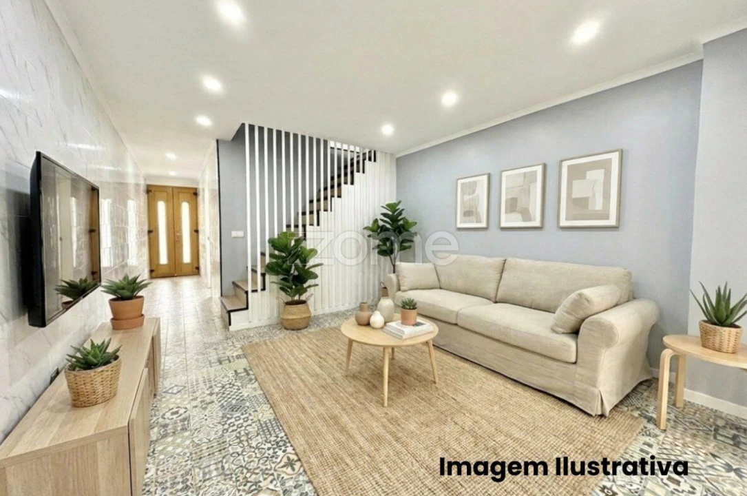 Moradia T4 para Venda em Arrifes Foto 8