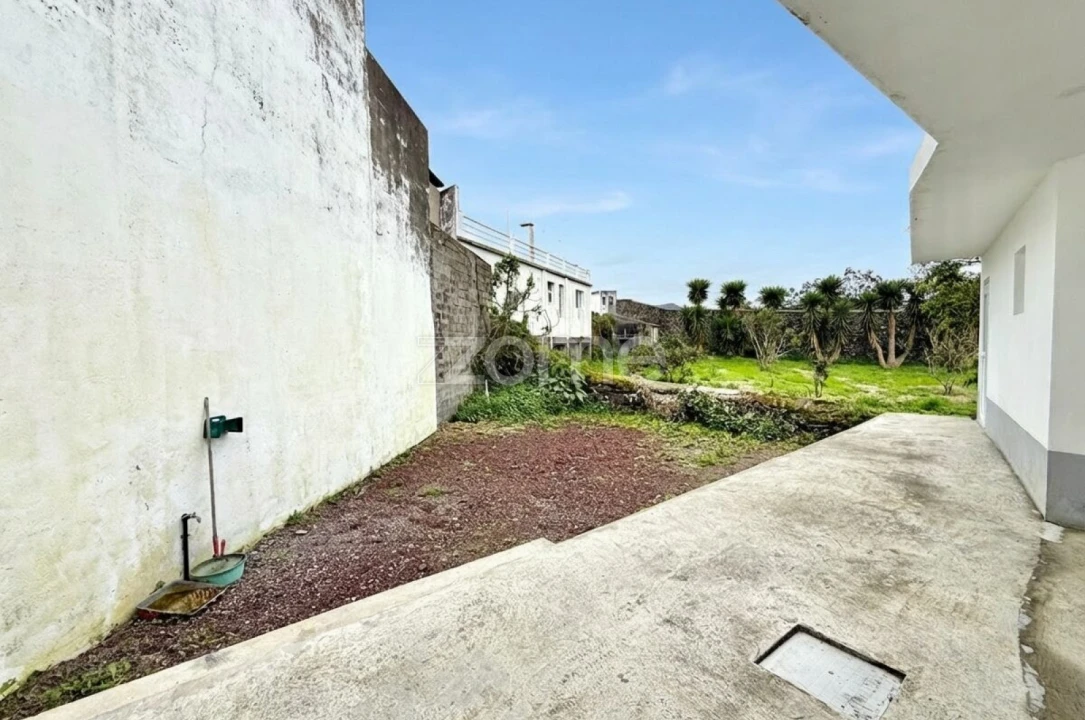 Moradia T4 para Venda em Arrifes Foto 25