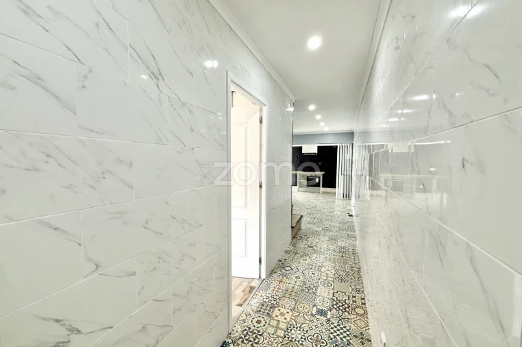 Moradia T4 para Venda em Arrifes Foto 2