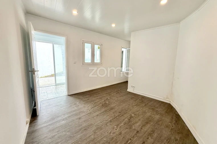 Moradia T4 para Venda em Arrifes Foto 18