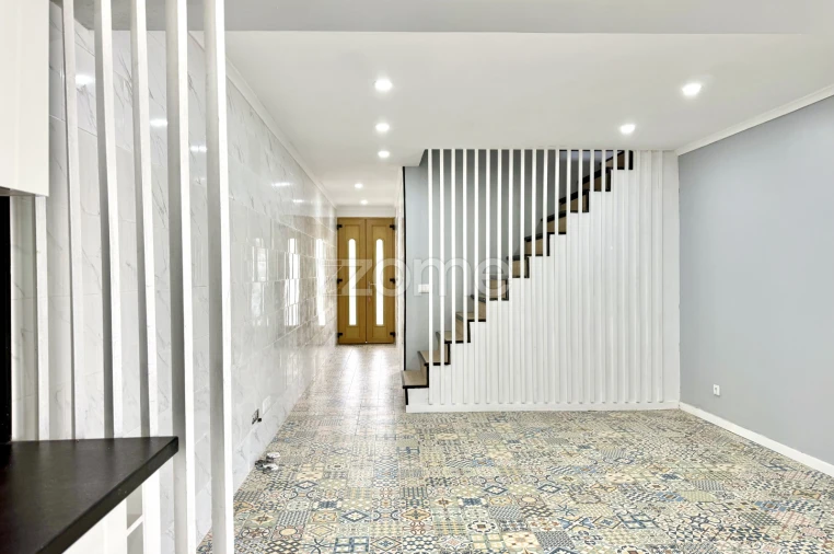 Moradia T4 para Venda em Arrifes Foto 9