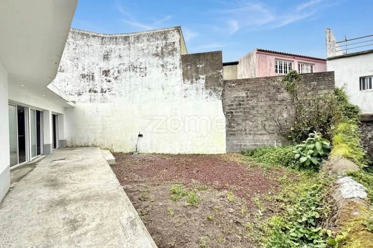 Moradia T4 para Venda em Arrifes Foto 23