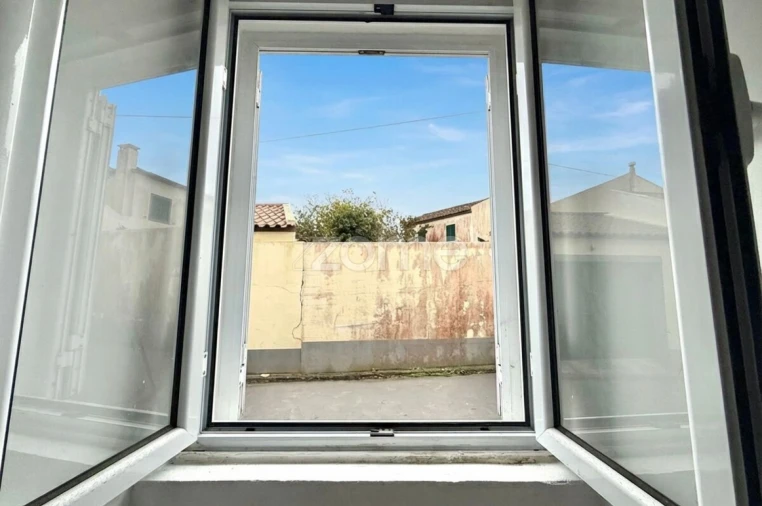 Moradia T4 para Venda em Arrifes Foto 6