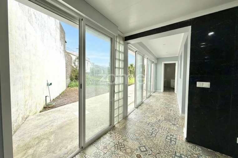 Moradia T4 para Venda em Arrifes Foto 15