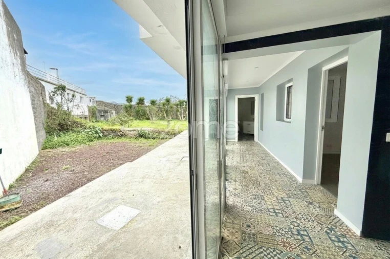 Moradia T4 para Venda em Arrifes Foto 16