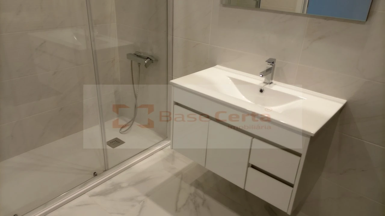 Apartamento T3 para Venda em Corroios Foto 24