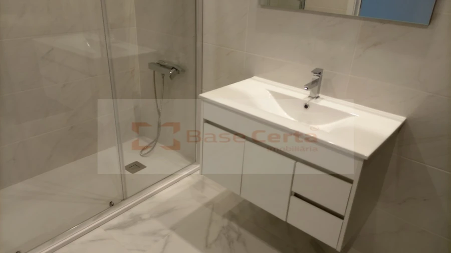 Apartamento T3 para Venda em Corroios Foto 24