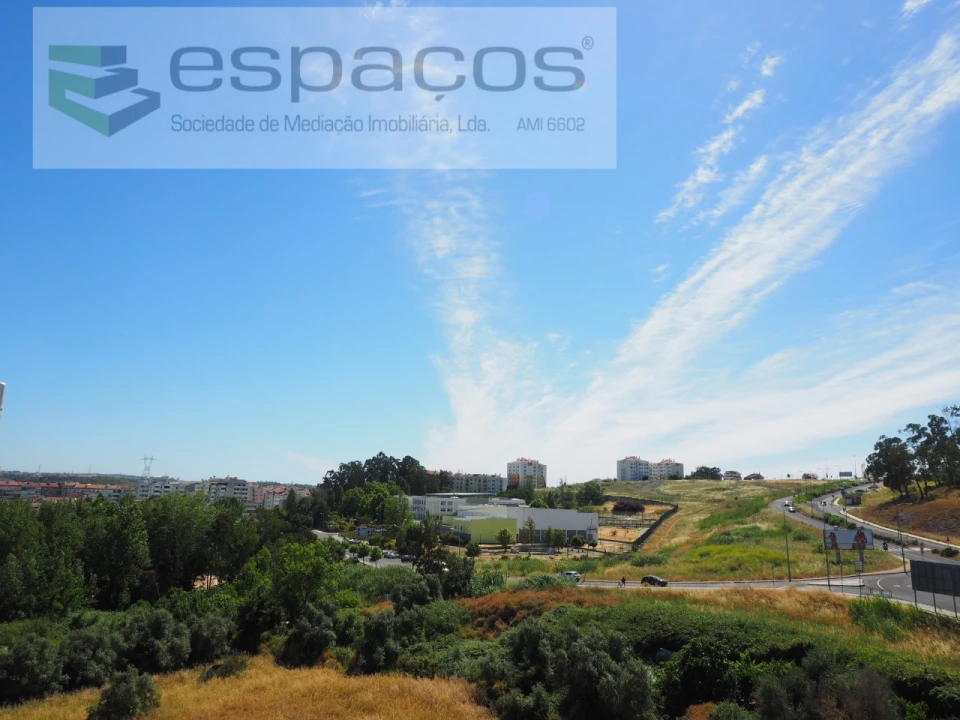 Apartamento T3 para Venda em Santo António dos Cavaleiros e Frielas Foto 5