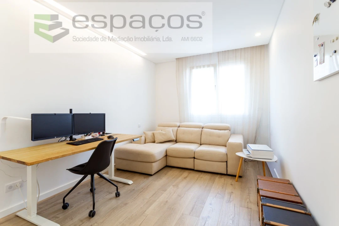 Apartamento T3 para Venda em Santo António dos Cavaleiros e Frielas Foto 23