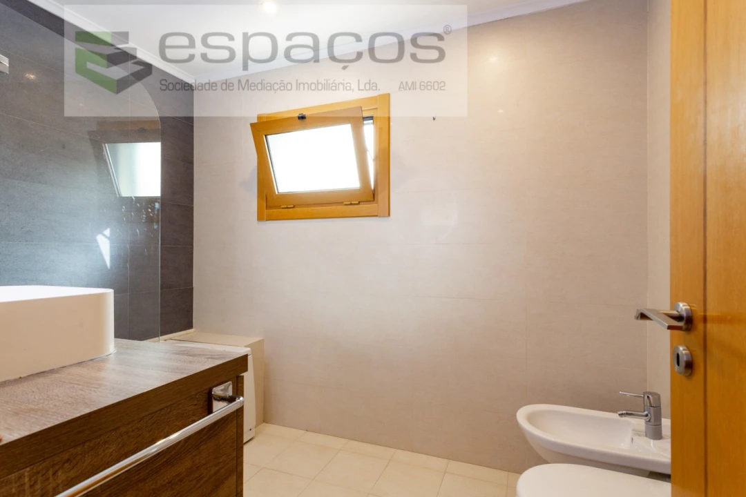 Apartamento T3 para Venda em Santa Iria de Azoia, São João da Talha e Bobadela Foto 25