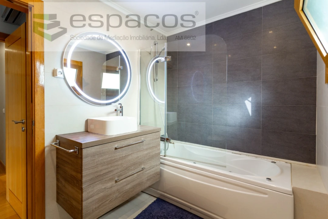 Apartamento T3 para Venda em Santa Iria de Azoia, São João da Talha e Bobadela Foto 26