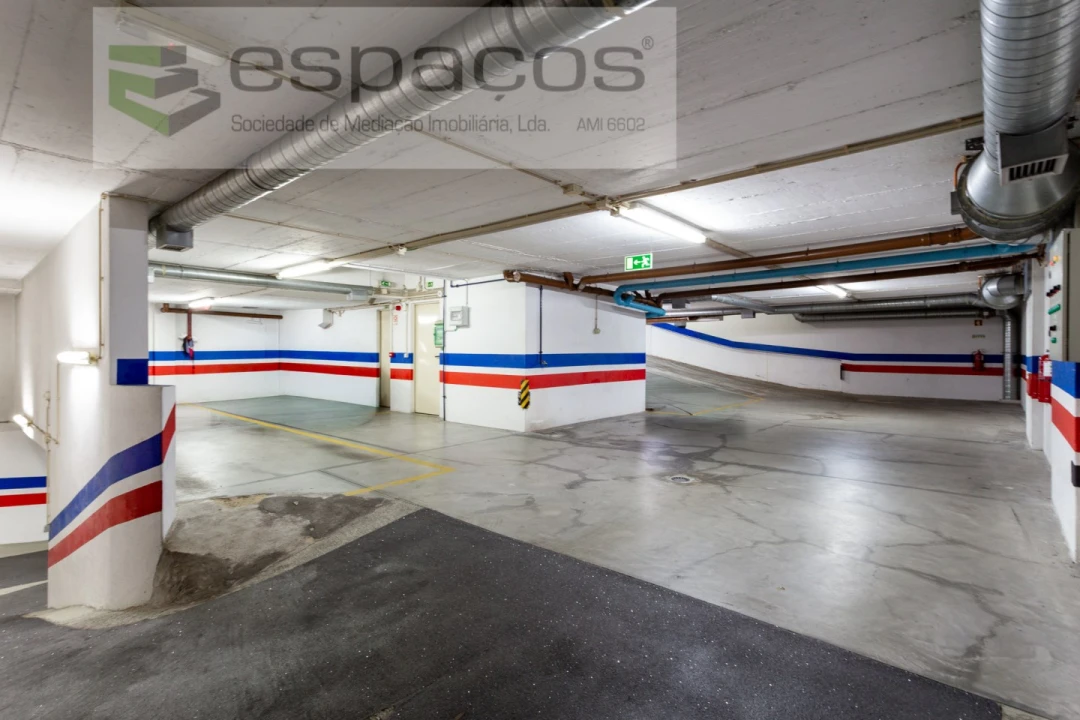 Apartamento T3 para Venda em Santa Iria de Azoia, São João da Talha e Bobadela Foto 28