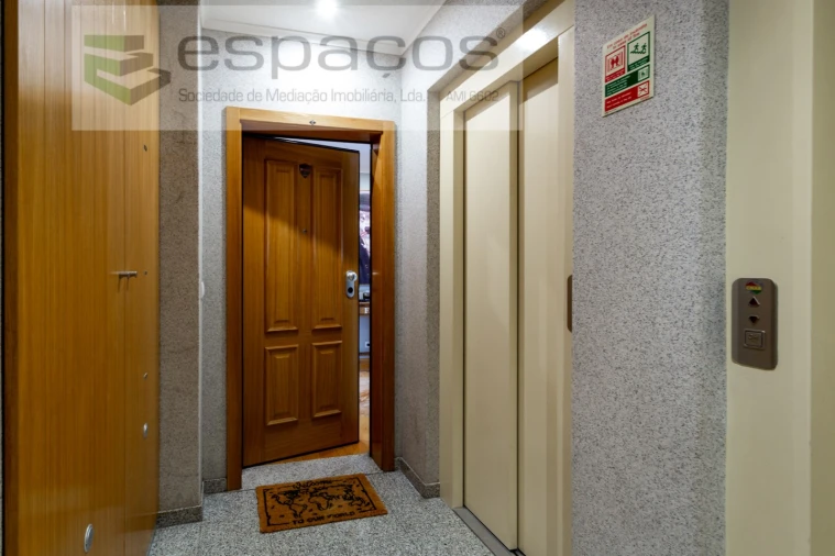 Apartamento T3 para Venda em Santa Iria de Azoia, São João da Talha e Bobadela Foto 27