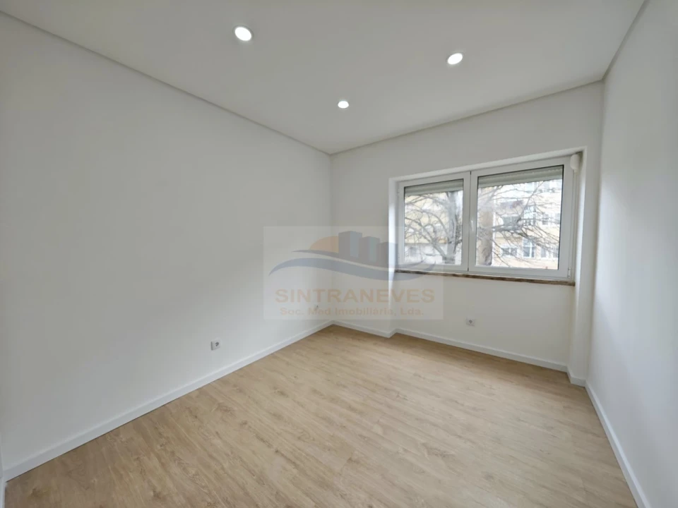 Apartamento T3 para Venda em Águas Livres Foto 1