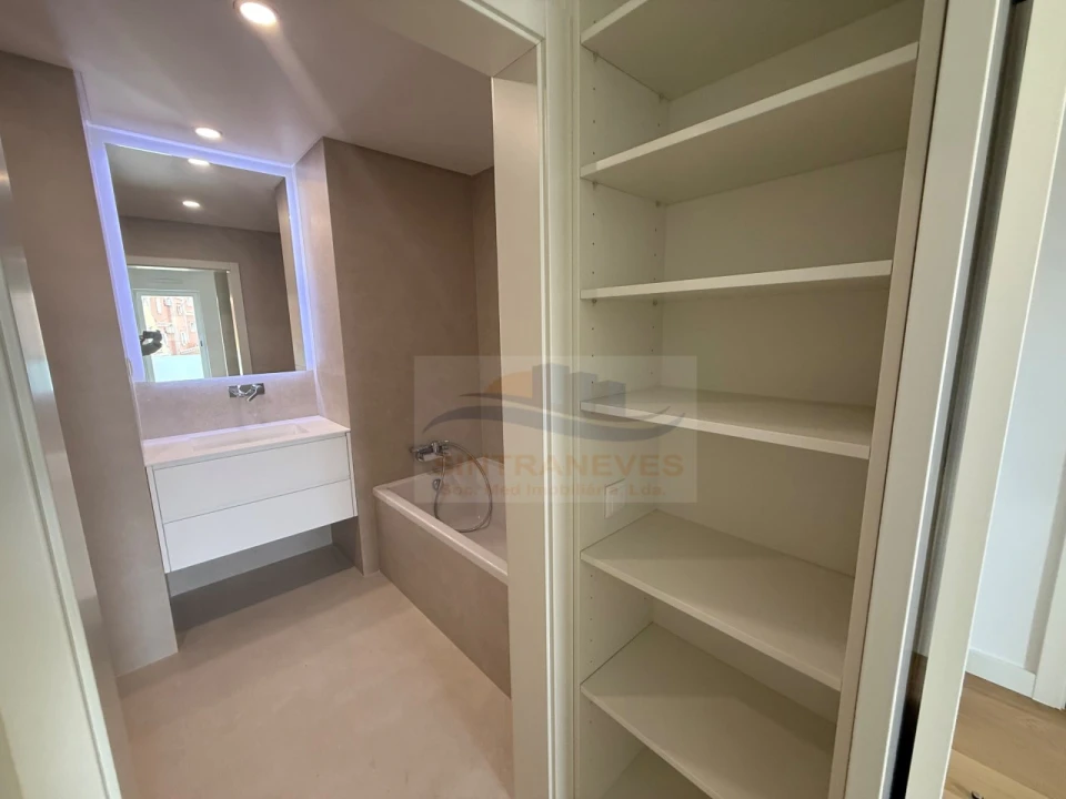 Apartamento T2 para Venda em Carcavelos e Parede Foto 10