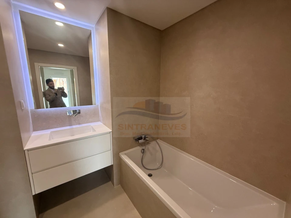 Apartamento T2 para Venda em Carcavelos e Parede Foto 15