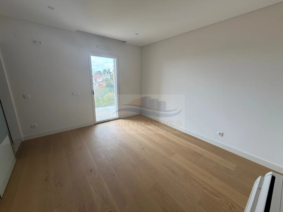 Apartamento T2 para Venda em Carcavelos e Parede Foto 17
