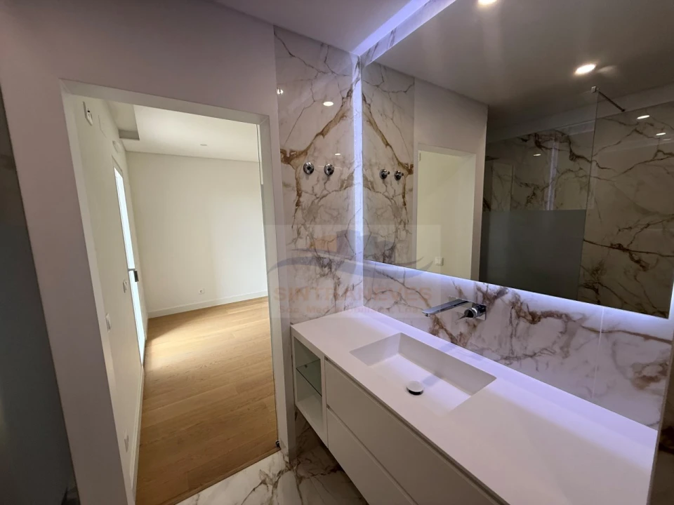 Apartamento T2 para Venda em Carcavelos e Parede Foto 21