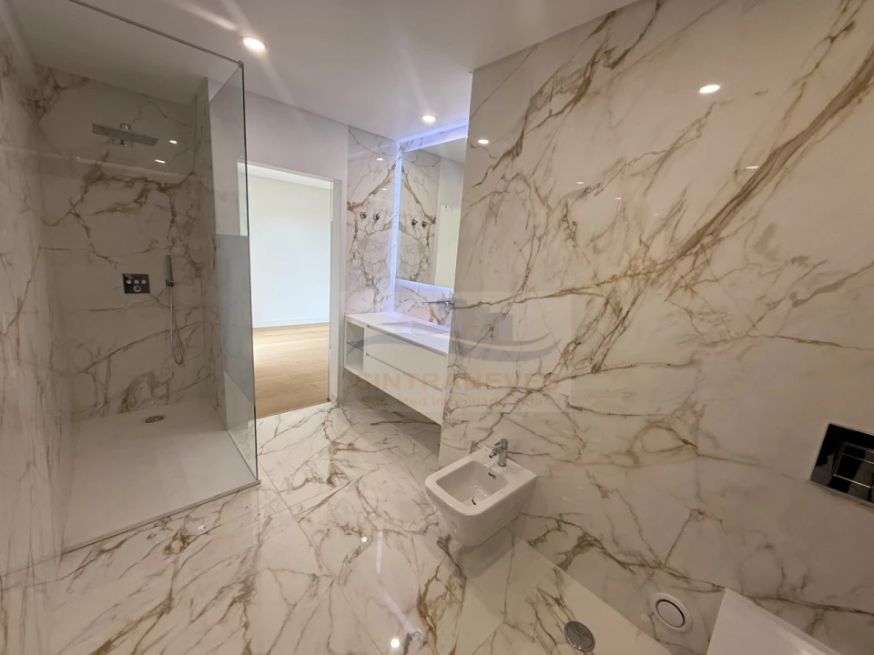 Apartamento T2 para Venda em Carcavelos e Parede Foto 22