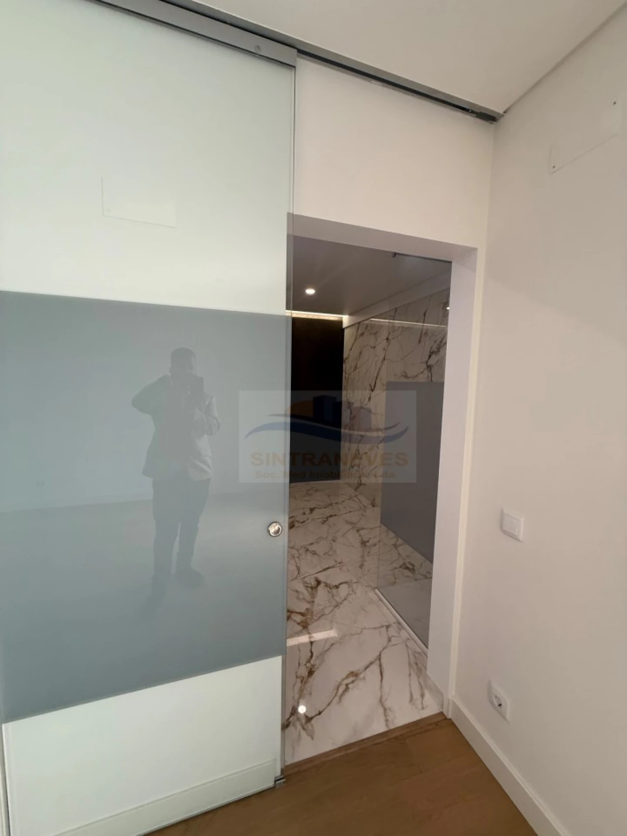 Apartamento T2 para Venda em Carcavelos e Parede Foto 23