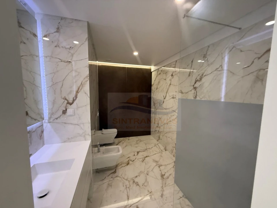 Apartamento T2 para Venda em Carcavelos e Parede Foto 24