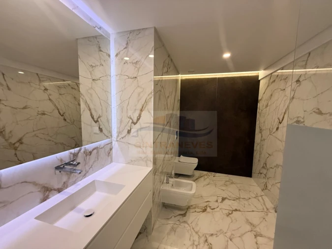 Apartamento T2 para Venda em Carcavelos e Parede Foto 1