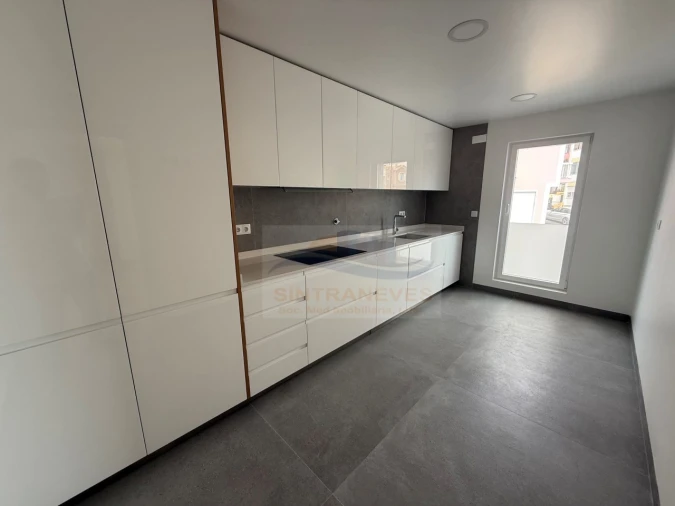 Apartamento T2 para Venda em Carcavelos e Parede Foto 3