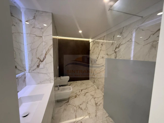 Apartamento T2 para Venda em Carcavelos e Parede Foto 24