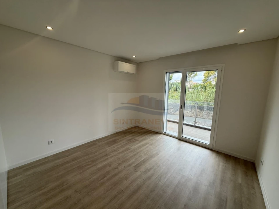 Apartamento T3 para Venda em Carcavelos e Parede Foto 16