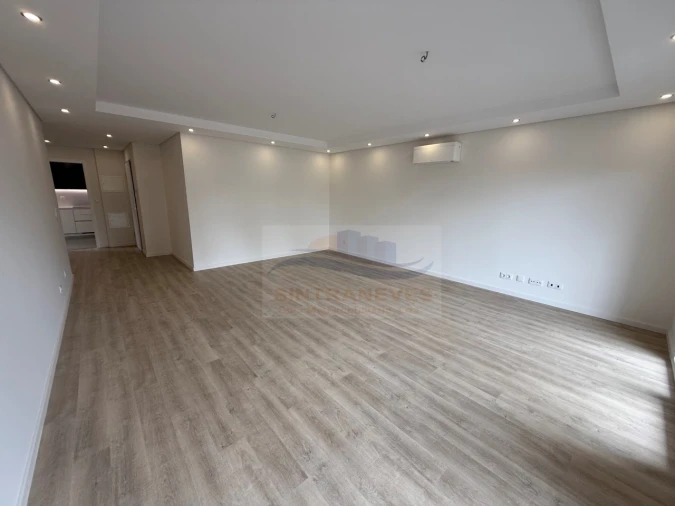 Apartamento T3 para Venda em Carcavelos e Parede Foto 1