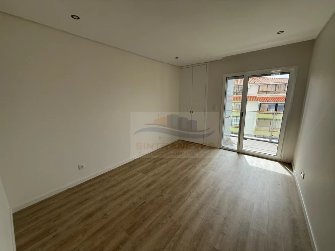 Apartamento T3 para Venda em Carcavelos e Parede Foto 24