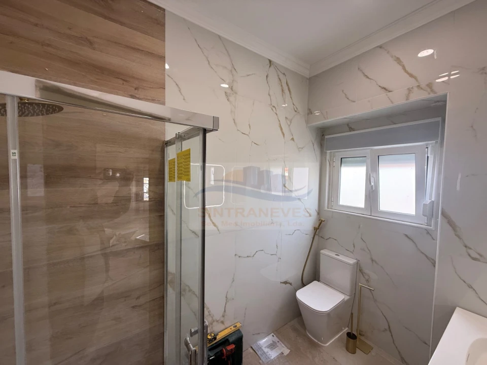 Apartamento T2 para Venda em Venteira Foto 4