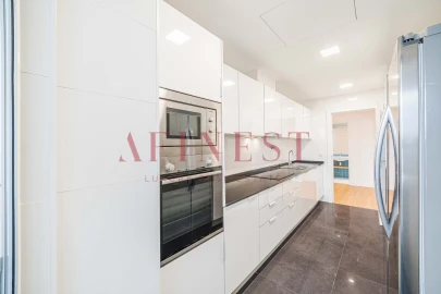 Apartamento T4 para Venda em Lumiar