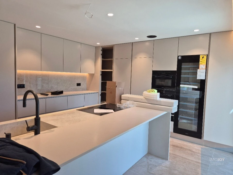 Apartamento T4 para Venda em Carcavelos e Parede Foto 28