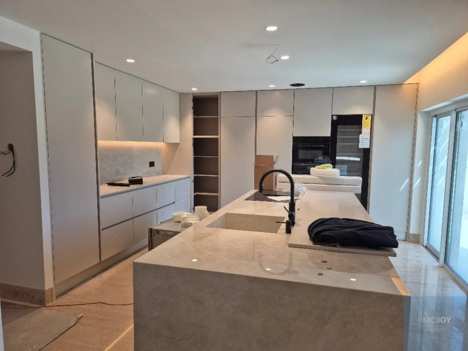 Apartamento T4 para Venda em Carcavelos e Parede Foto 29