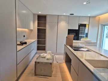 Apartamento T4 para Venda em Carcavelos e Parede