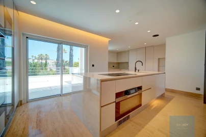Apartamento T4 para Venda em Carcavelos e Parede