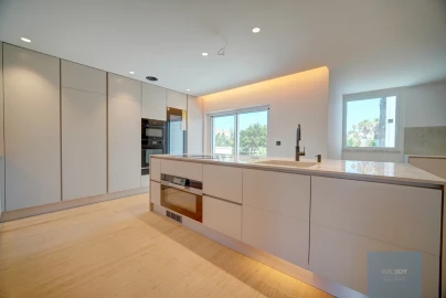 Apartamento T4 para Venda em Carcavelos e Parede