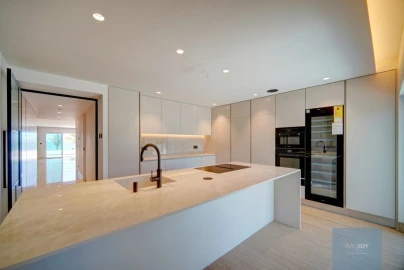 Apartamento T4 para Venda em Carcavelos e Parede