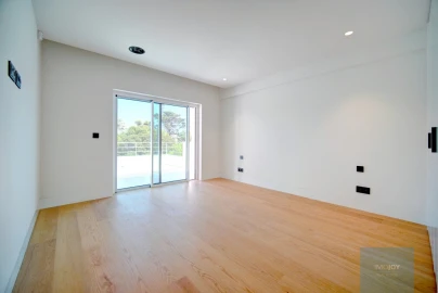 Apartamento T4 para Venda em Carcavelos e Parede