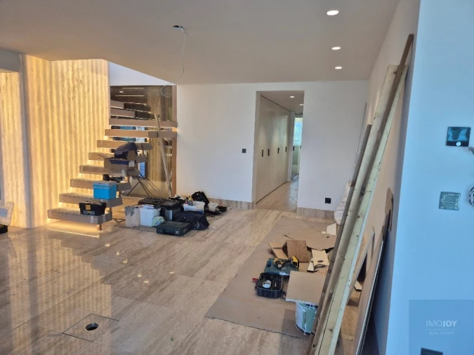 Apartamento T4 para Venda em Carcavelos e Parede Foto 22