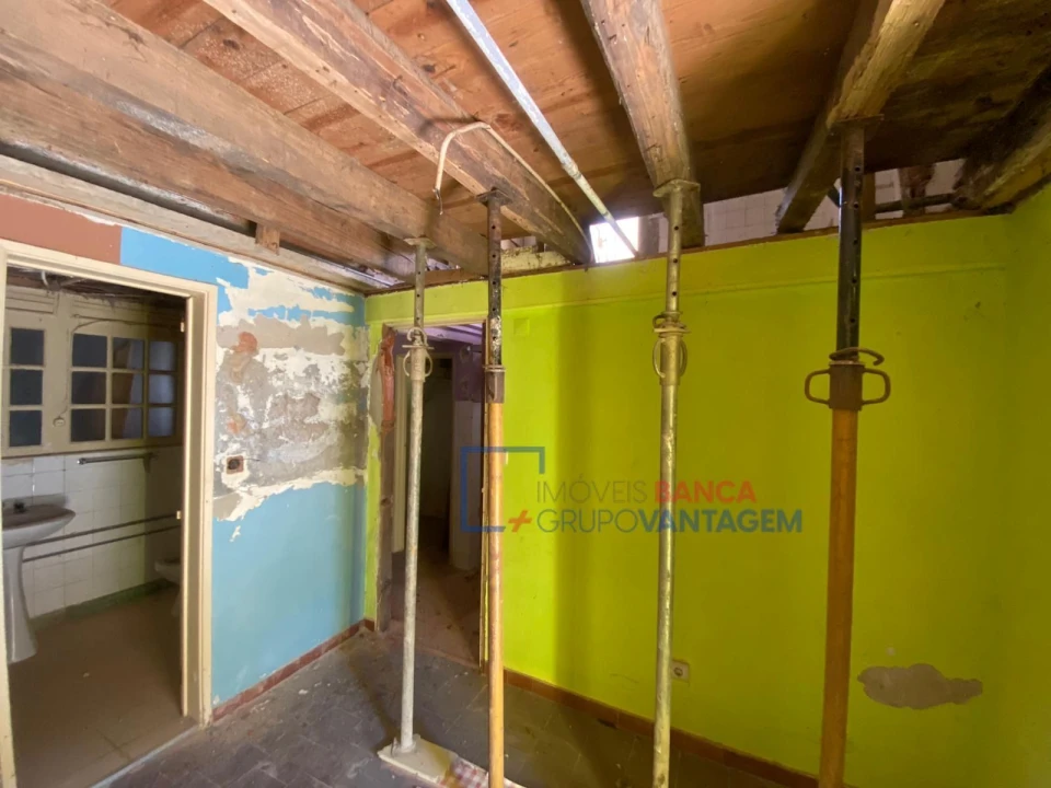 Moradia T4 para Venda em Casais e Alviobeira Foto 8