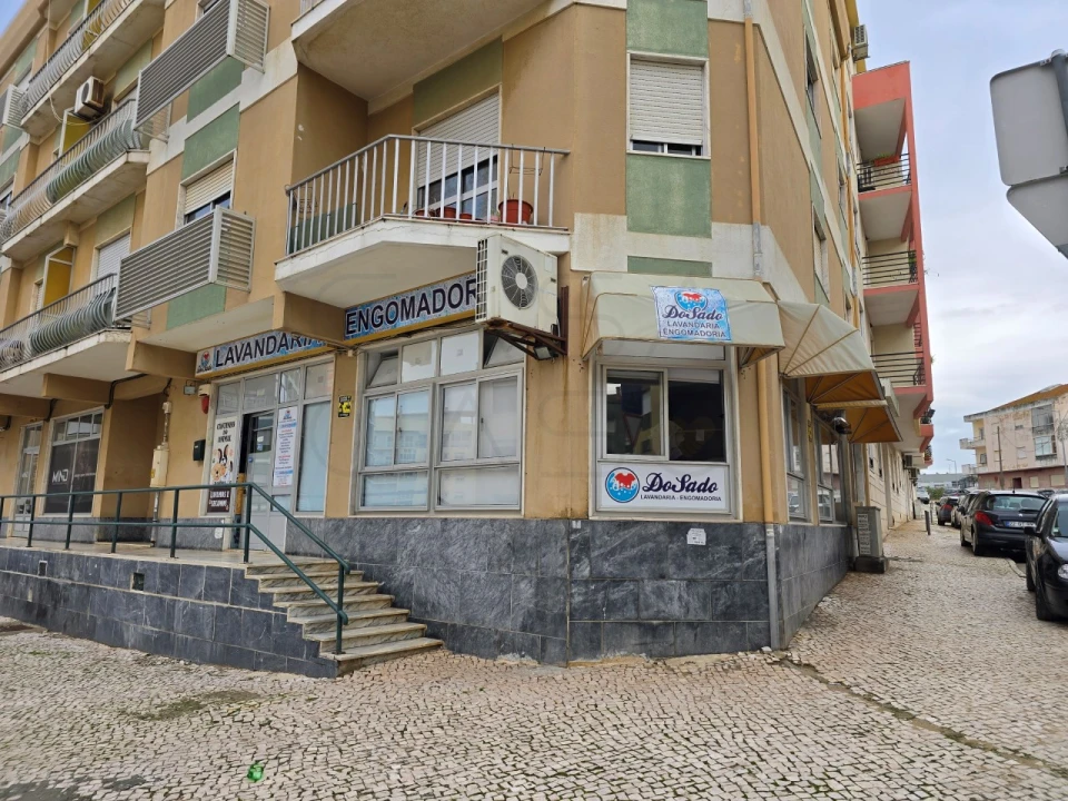 Loja para Venda em Setubal (São Sebastião) Foto 1