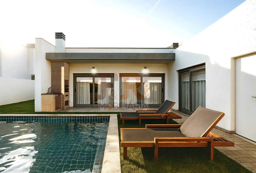 Moradia T4 para Venda em Fernao Ferro Foto 2