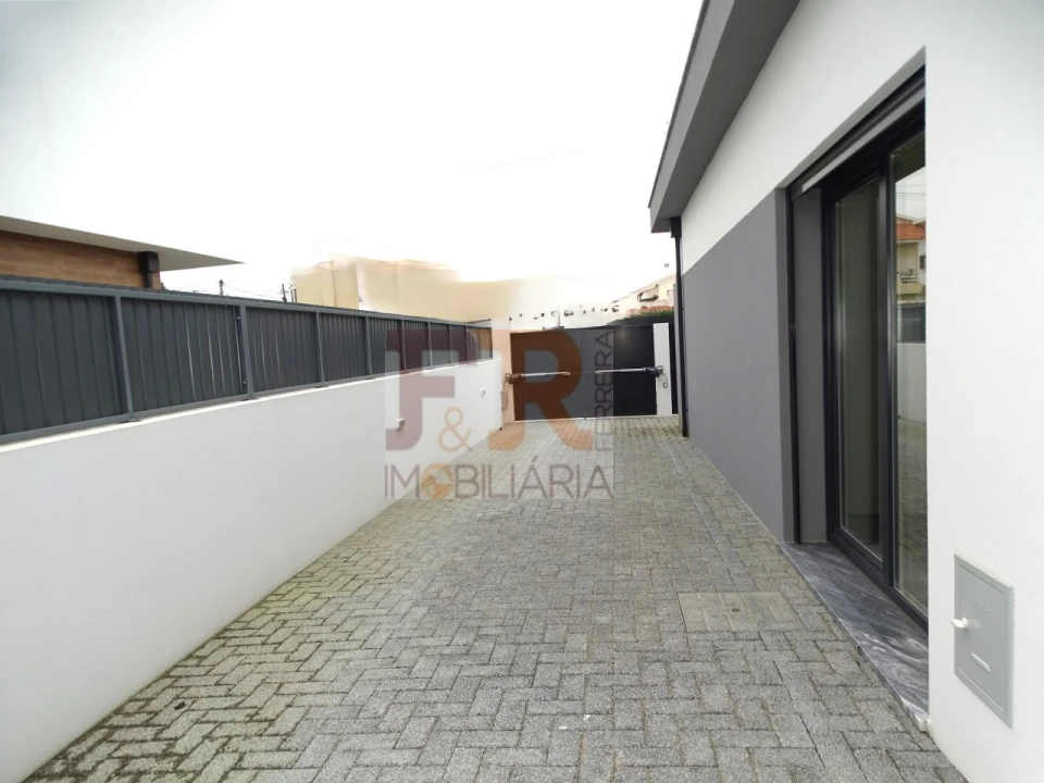 Moradia T3 para Venda em Fernao Ferro Foto 4