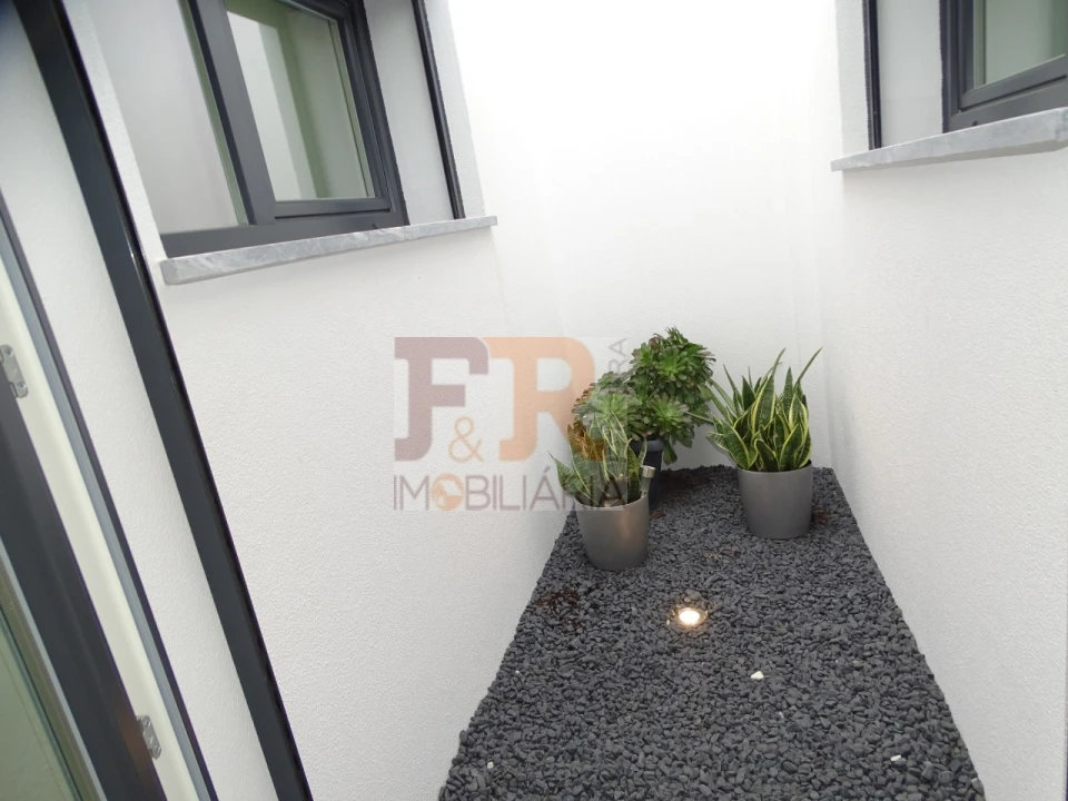 Moradia T3 para Venda em Fernao Ferro Foto 9