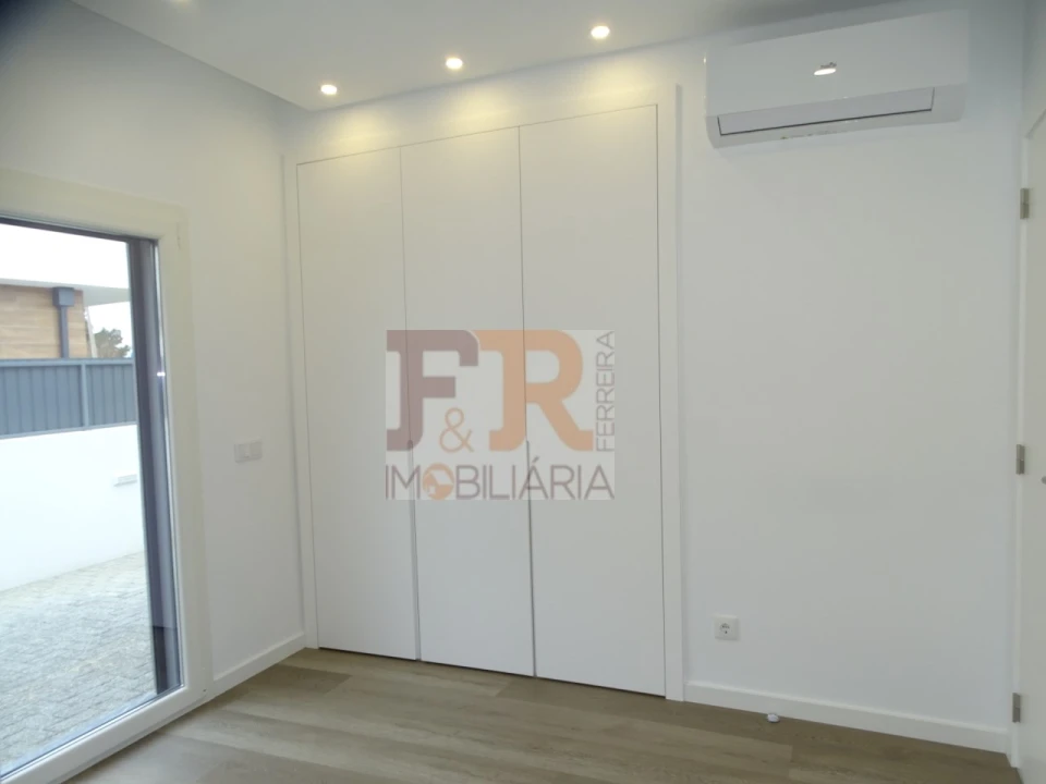 Moradia T3 para Venda em Fernao Ferro Foto 26