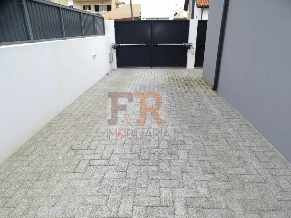 Moradia T3 para Venda em Fernao Ferro Foto 41